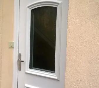 la même porte type thermixel vu de l’extérieur