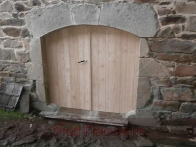 porte de cave après