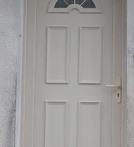 porte d’entrée model Londres beige vitrage delta clair