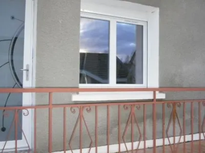 pose d’une fenêtre PVC avec volet roulant électrique