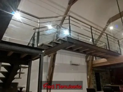 escalier bois verre et métal